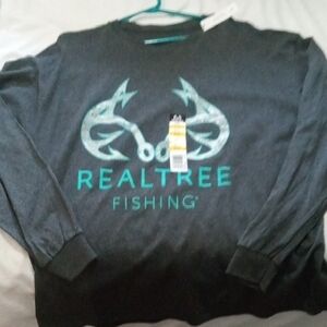 Realtree Gray Long Sleeve Tee with Graphic Design